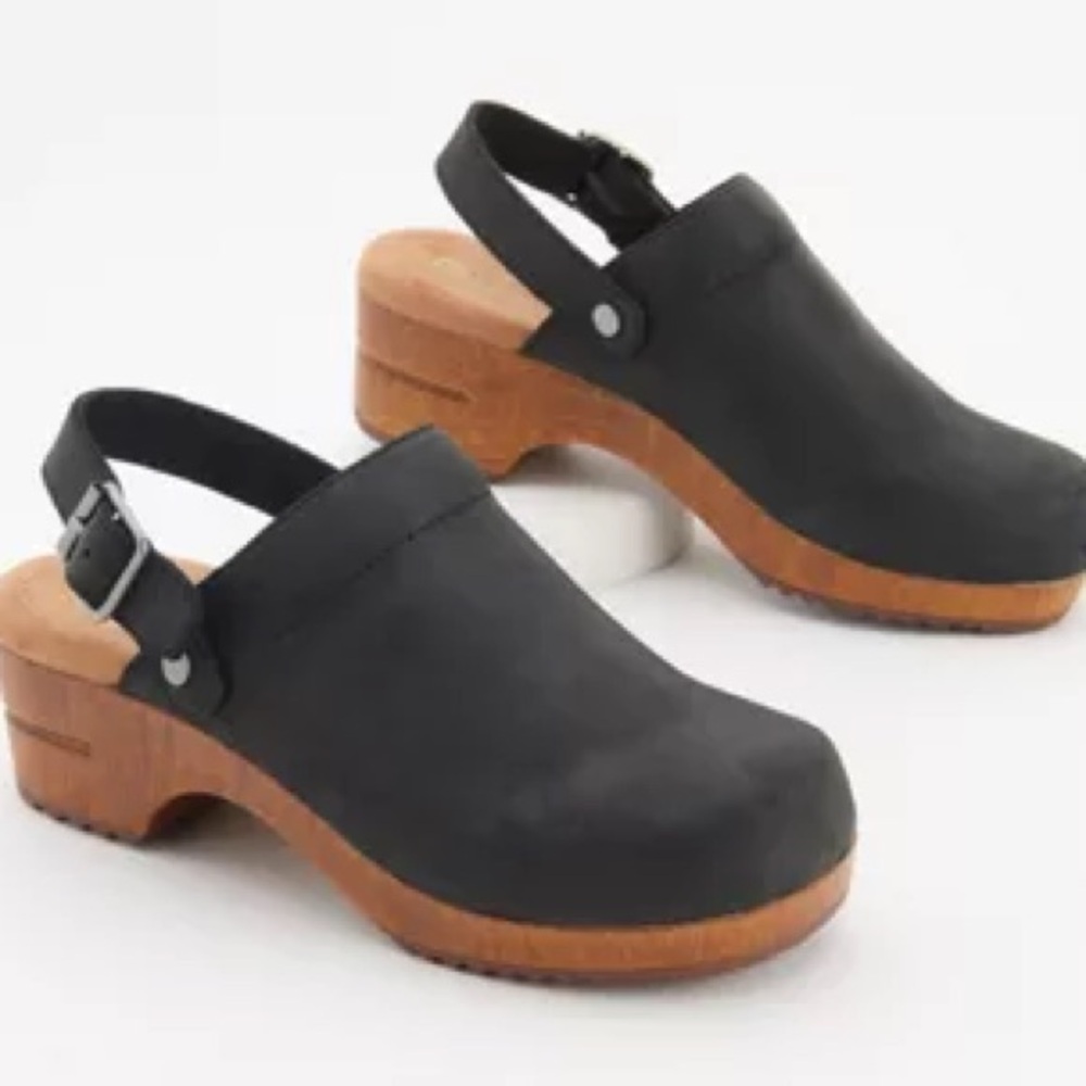 White Mountain Black Suede Clogs Size 7 Women’s